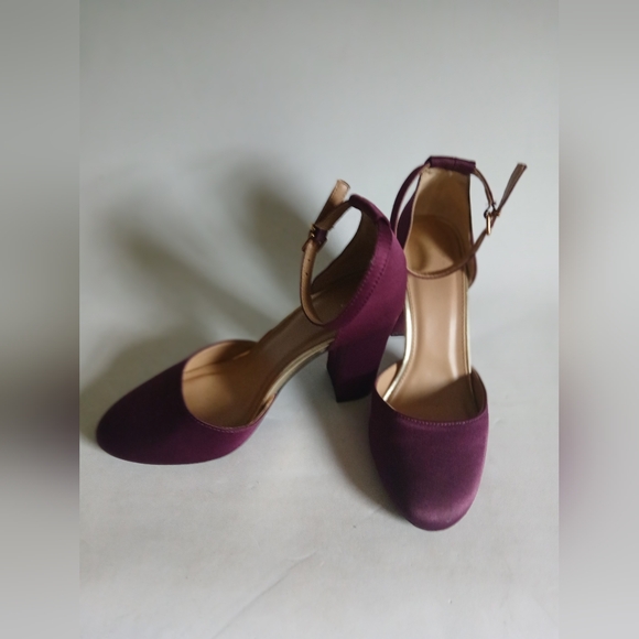 a new day Shoes - Women's A New Day burgundy fabric ankle strap heeled shoes Sz7M thick heel